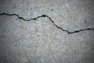 建物のひび割れのイメージ